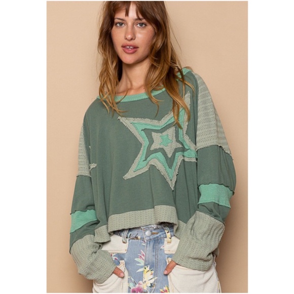 Cozy Star Patch Color Block Long Sleeve Loose Fit Top - Picture 2 of 3